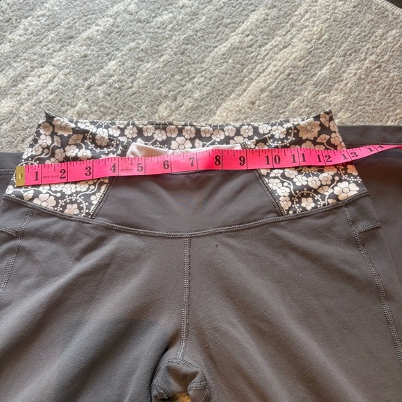 Lululemon grey flower capri - Picture 2 of 3
